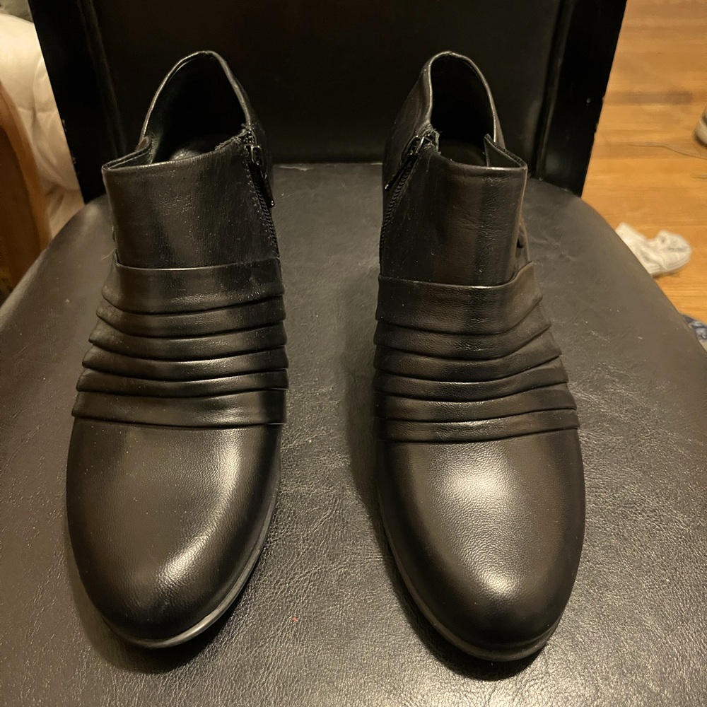 Women’s 7.5 Nurture Black Leather Heeled Booties